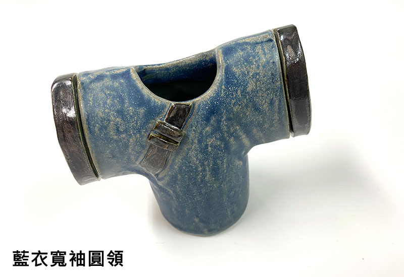 客家服飾筆筒-藍衣寬袖圓領